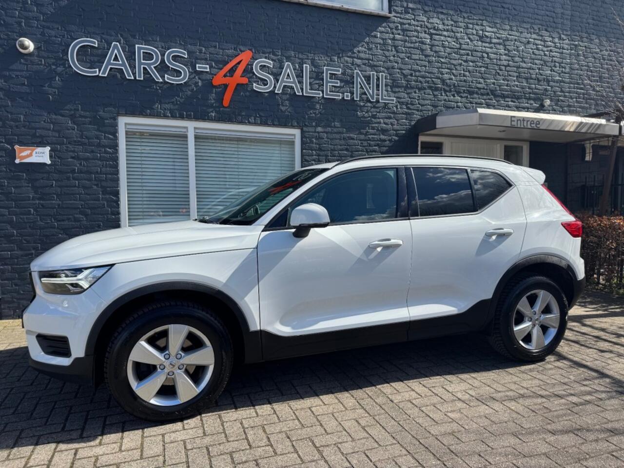 Volvo XC40 T2 Automaat Momentum + Camera + LED + D- glas + Navi - 2021