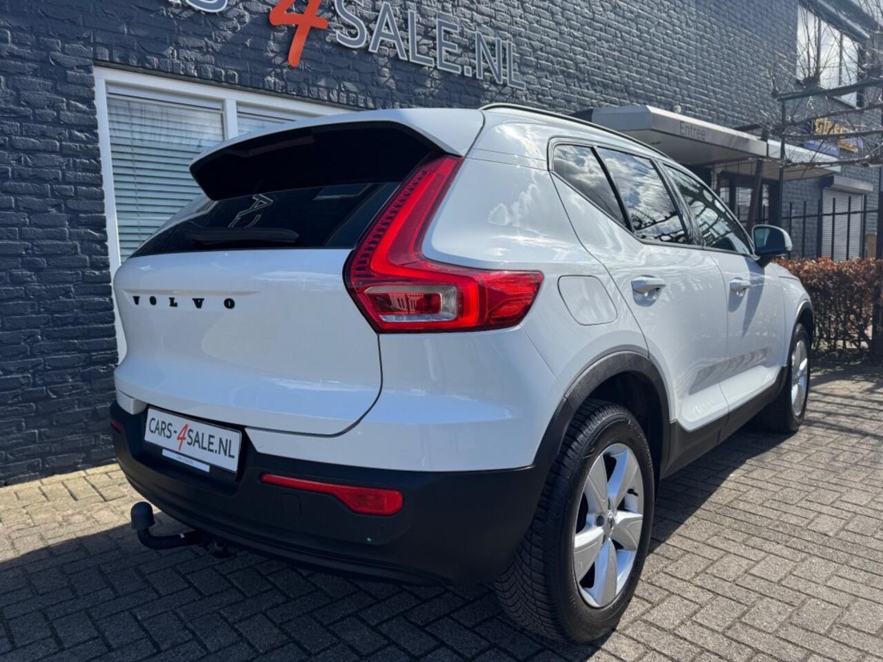 Volvo XC40 T2 Automaat Momentum + Camera + LED + D- glas + Navi - 2021
