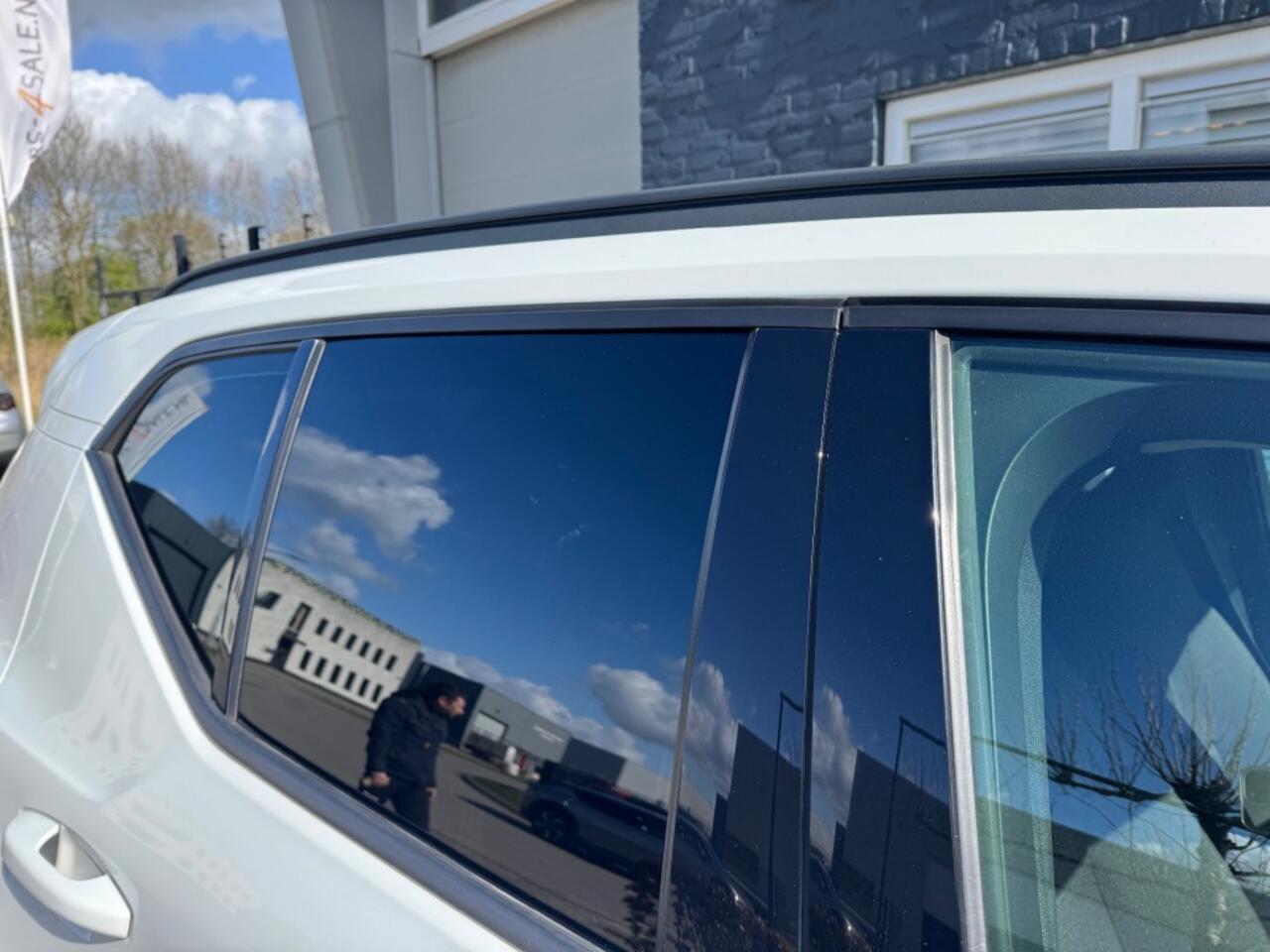 Volvo XC40 T2 Automaat Momentum + Camera + LED + D- glas + Navi - 2021