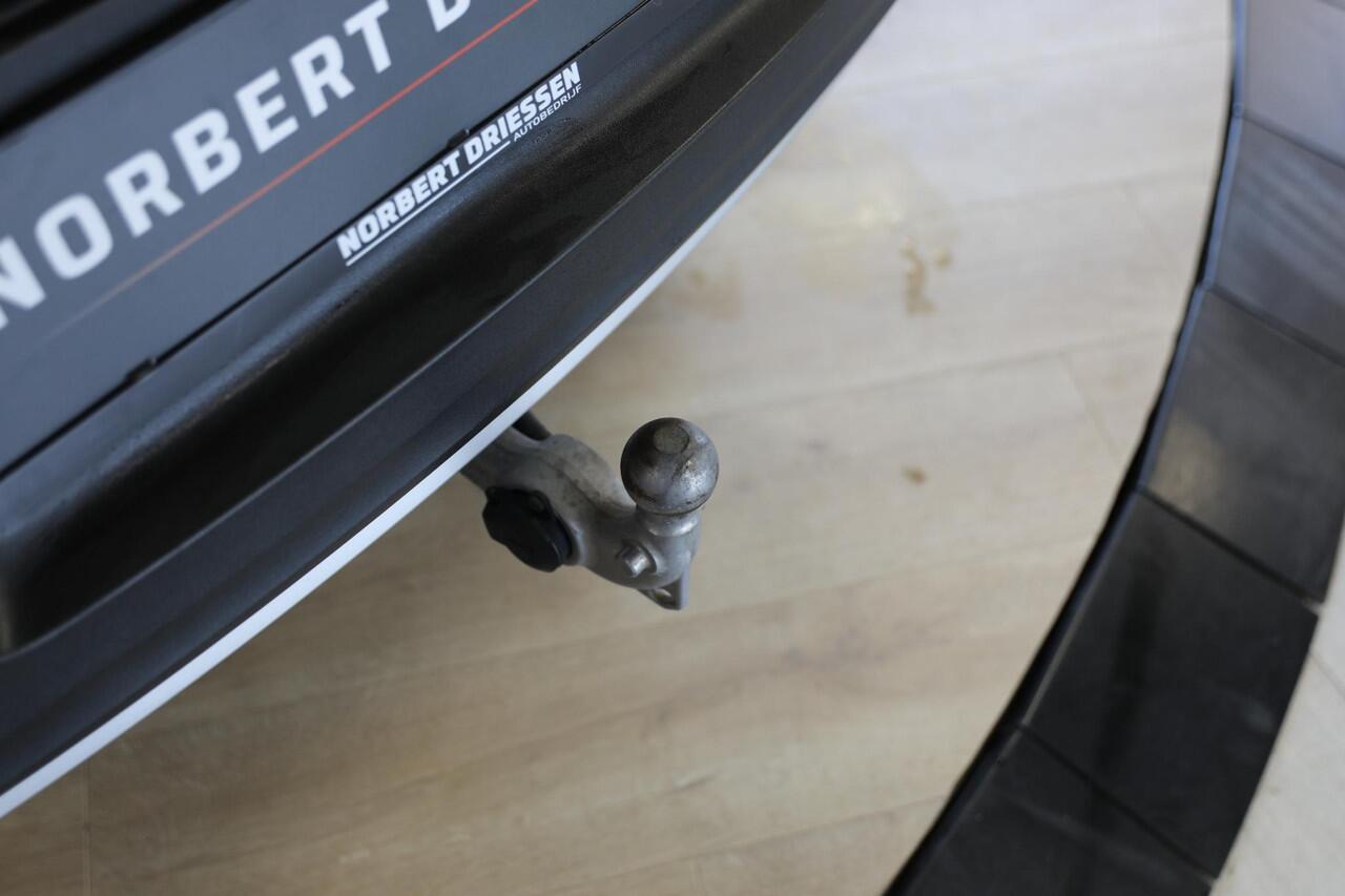 Volvo XC40 1.5 T5 Recharge Inscription | Schuif- kanteldak | Trekhaak | 360 Camera