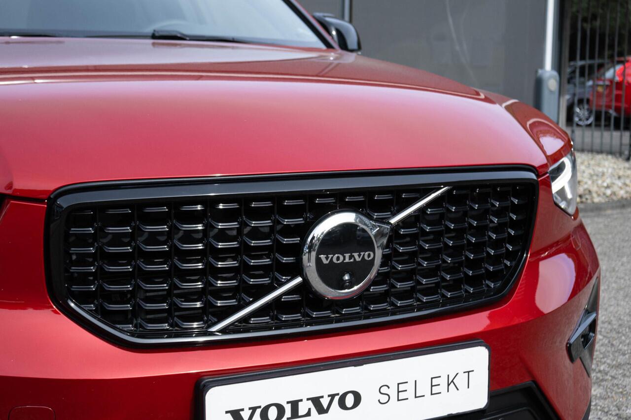 Volvo XC40 T4 Automaat Recharge R-Design | Trekhaak | Panoramdak| Electrisch bedienbare voorstoelen | Elektrische achterklep | Dodehoekdetectie | Adaptive cruise control| HarmanKardon Audio installatie | Verwarmbare voorstoelen | verwarmbaar stuurwiel | Keyless entr