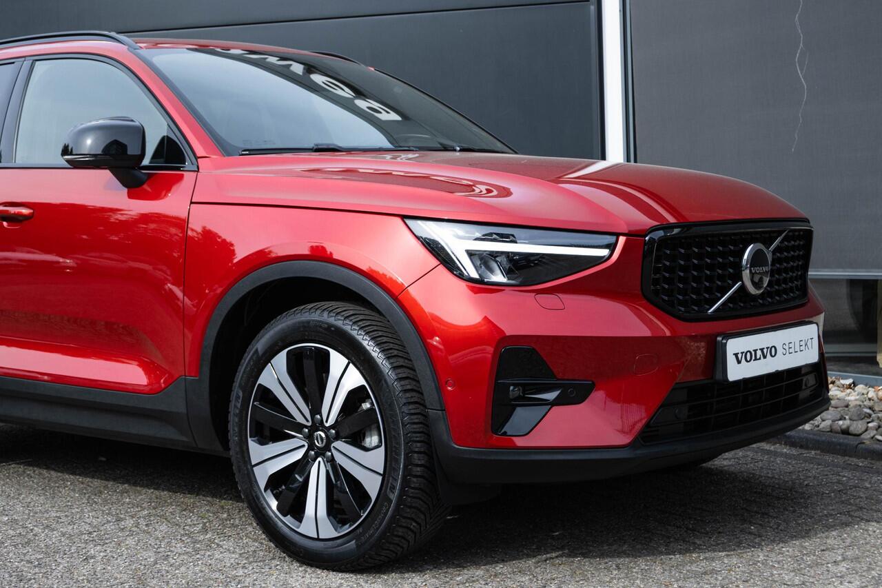 Volvo XC40 T4 Automaat Recharge R-Design | Trekhaak | Panoramdak| Electrisch bedienbare voorstoelen | Elektrische achterklep | Dodehoekdetectie | Adaptive cruise control| HarmanKardon Audio installatie | Verwarmbare voorstoelen | verwarmbaar stuurwiel | Keyless entr