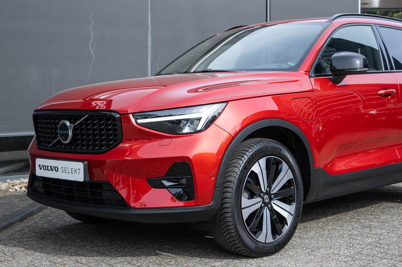 Volvo XC40 T4 Automaat Recharge R-Design | Trekhaak | Panoramdak| Electrisch bedienbare voorstoelen | Elektrische achterklep | Dodehoekdetectie | Adaptive cruise control| HarmanKardon Audio installatie | Verwarmbare voorstoelen | verwarmbaar stuurwiel | Keyless entr