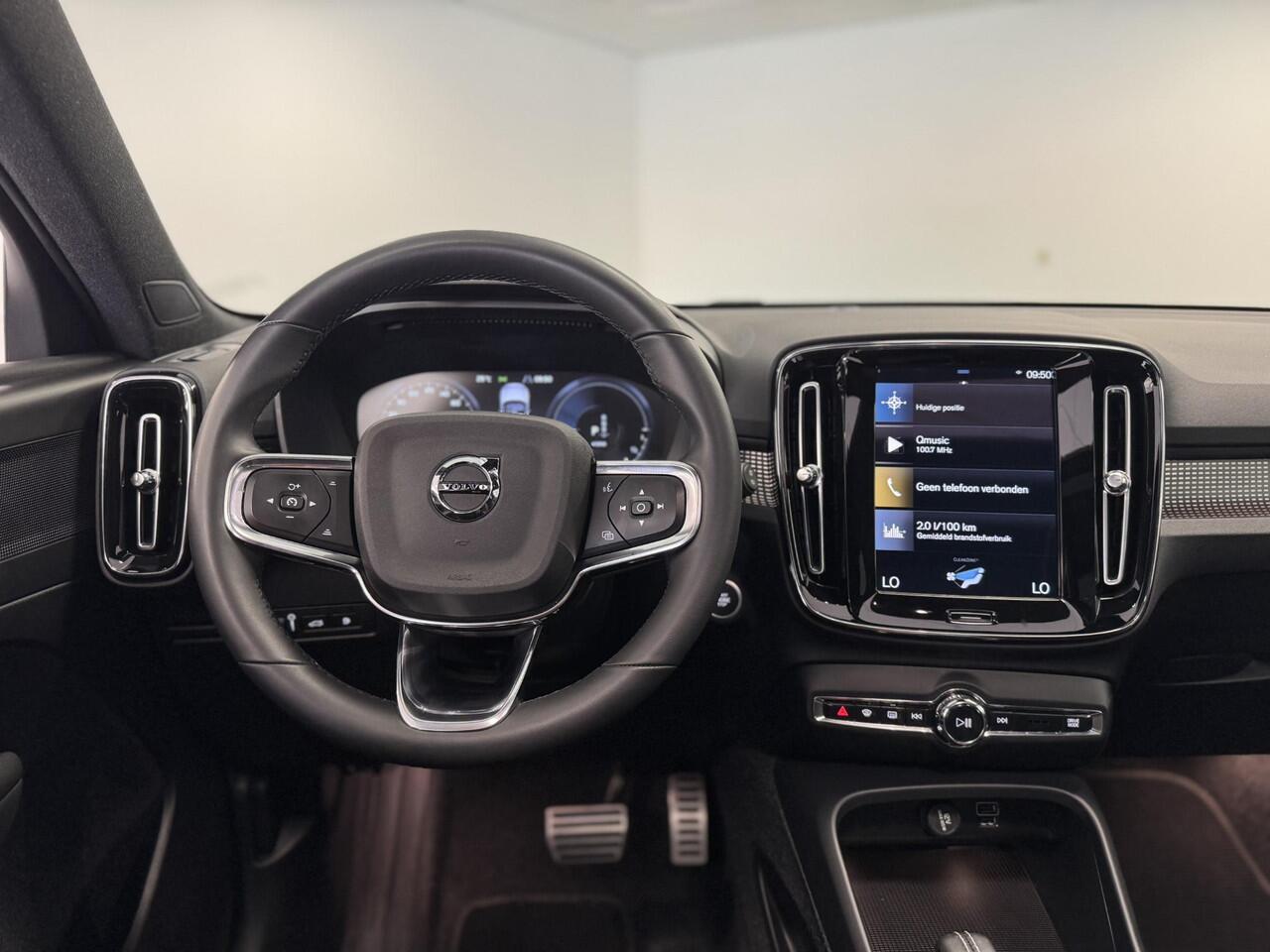 Volvo XC40 1.5 T4 Recharge R-Design | PANO | CAMERA | 20" LMV | HALF-LEDER |