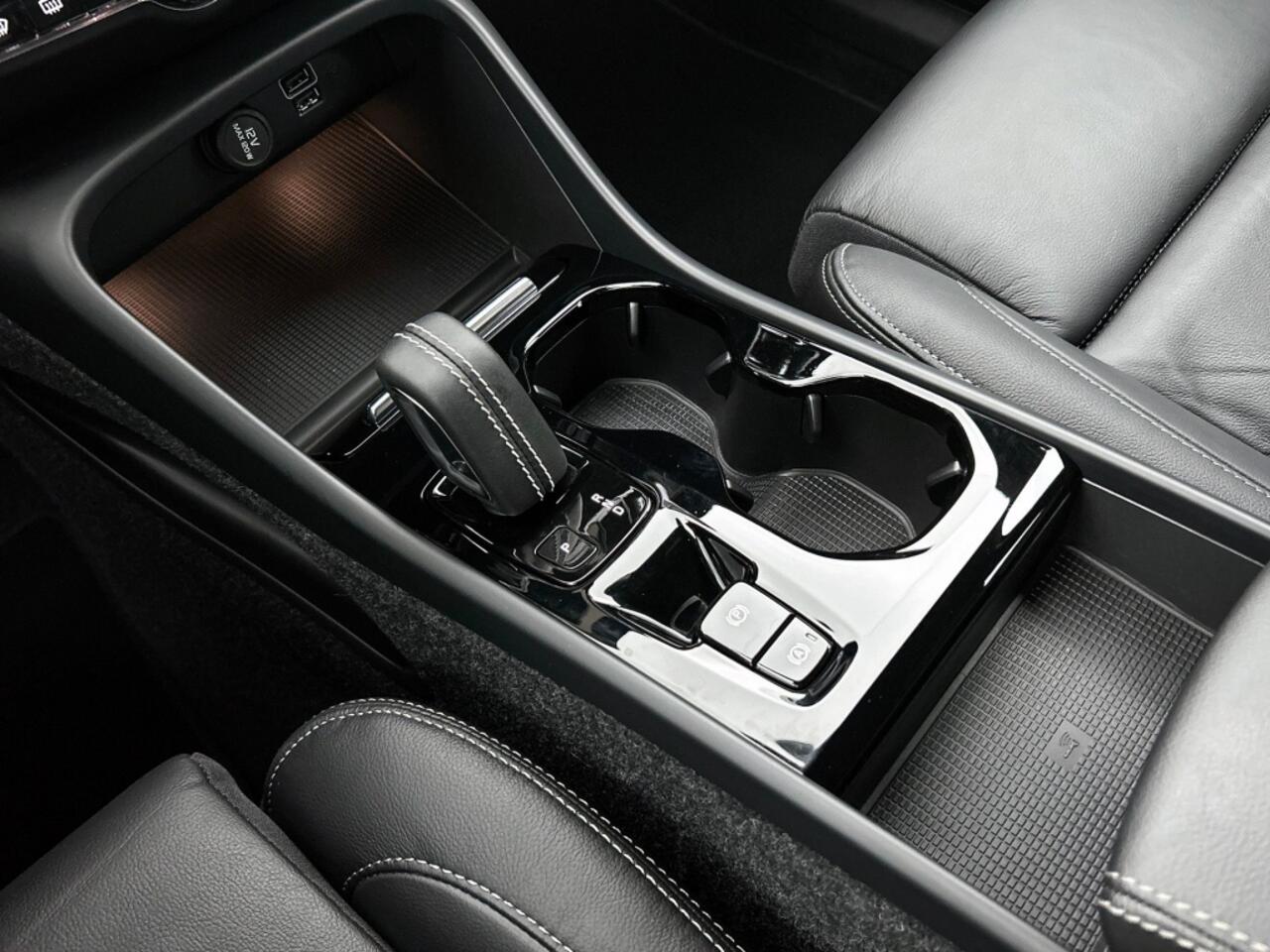 Volvo XC40 1.5 T5 Recharge R-Design | 20inch Velgen | Lederen Bekleding |