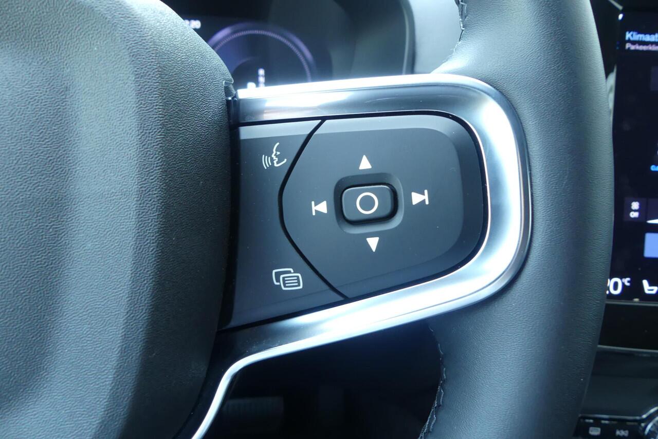 Volvo XC40 1.5 T4 Recharge R-Design FACELIFT! ADAPTIEVE CRUISE, MEMORY SEAT, HARMAN/KARDON, STOELVERWARMING, CLIMA, NAVI, ELEK. ACHTERKLEP, 9.673KM