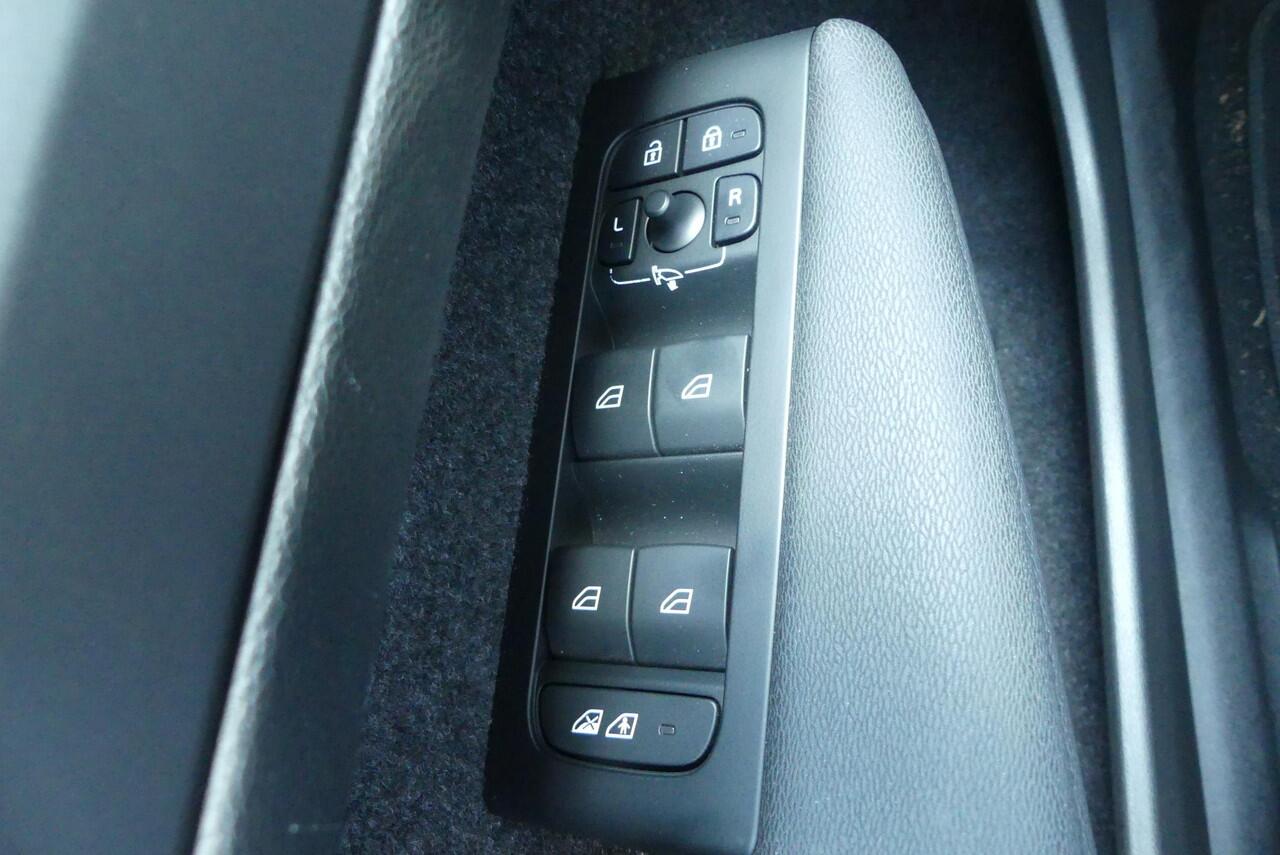 Volvo XC40 1.5 T4 Recharge R-Design FACELIFT! ADAPTIEVE CRUISE, MEMORY SEAT, HARMAN/KARDON, STOELVERWARMING, CLIMA, NAVI, ELEK. ACHTERKLEP, 9.673KM