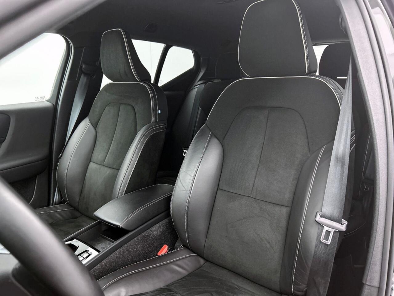 Volvo XC40 1.5 T4 R-Design | 360 Camera | trekhaak | DAB |