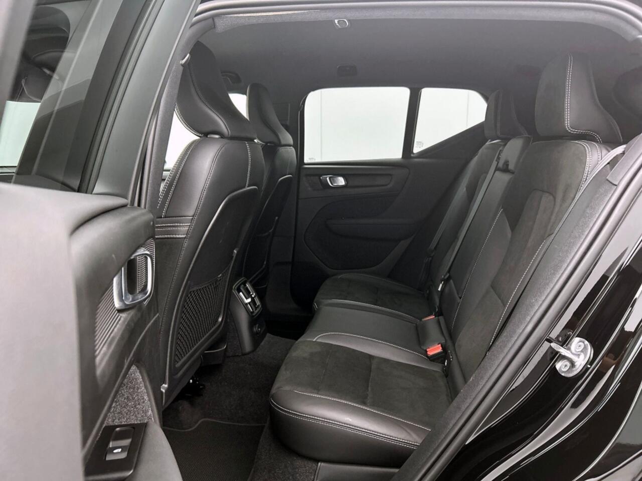 Volvo XC40 1.5 T4 R-Design | 360 Camera | trekhaak | DAB |