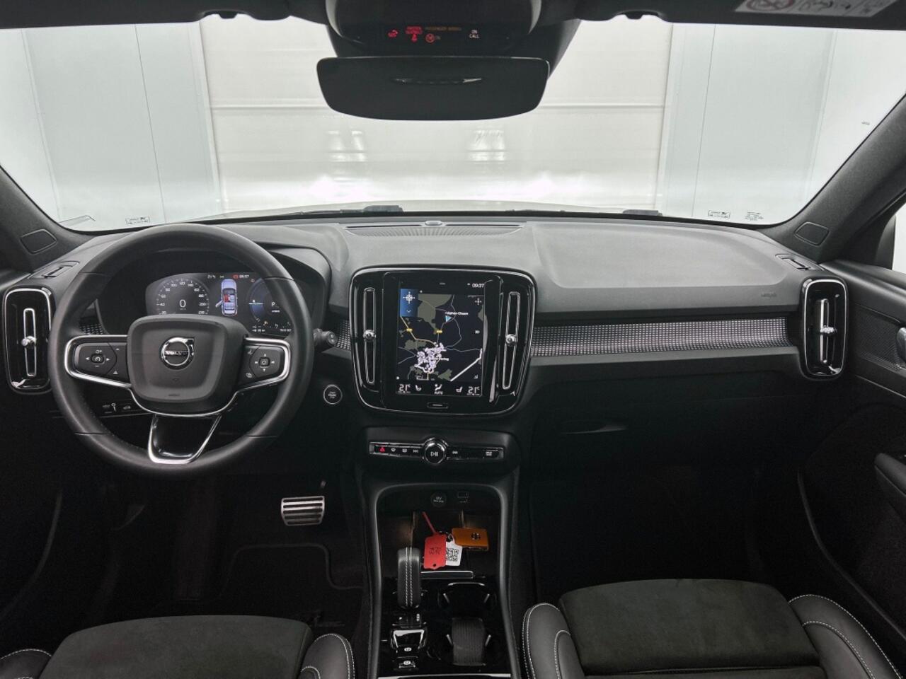 Volvo XC40 1.5 T4 R-Design | 360 Camera | trekhaak | DAB |