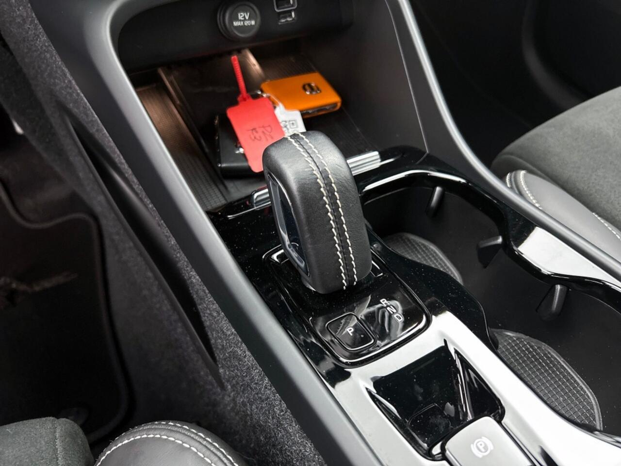 Volvo XC40 1.5 T4 R-Design | 360 Camera | trekhaak | DAB |