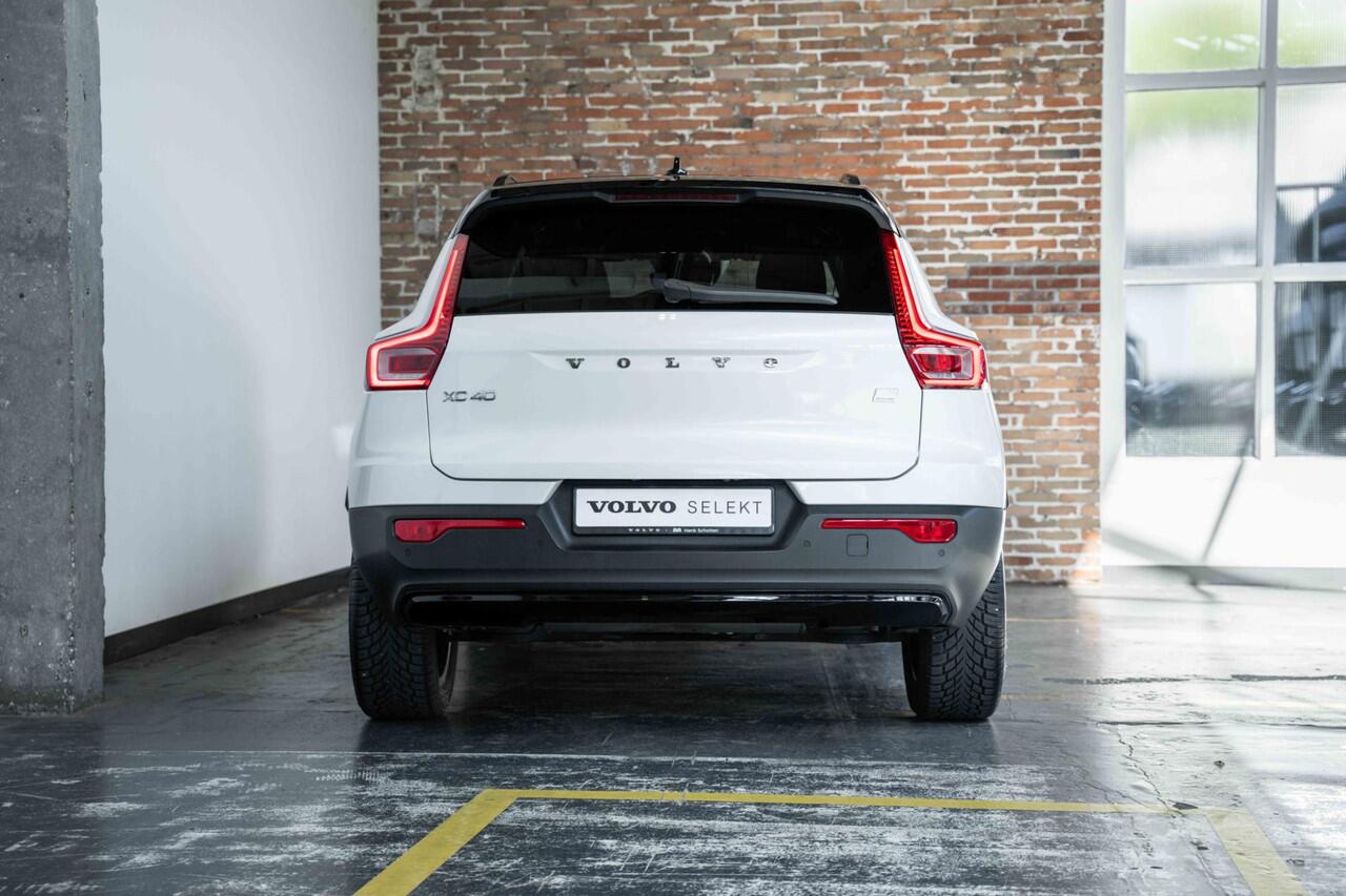 Volvo XC40 T5 Recharge R-Design | Panoramadak | 360° Parkeercamera | Parkeersensoren voor + achter | Harman kardon premium audio | Stoelverwarming | Electrische bedienbare voorstoel | LED koplampen | Navigatie |