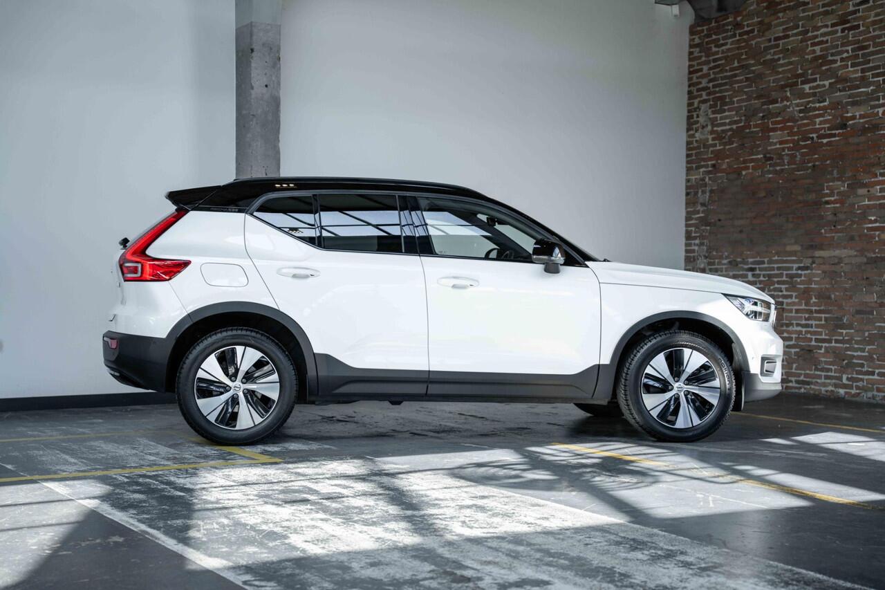 Volvo XC40 T5 Recharge R-Design | Panoramadak | 360° Parkeercamera | Parkeersensoren voor + achter | Harman kardon premium audio | Stoelverwarming | Electrische bedienbare voorstoel | LED koplampen | Navigatie |