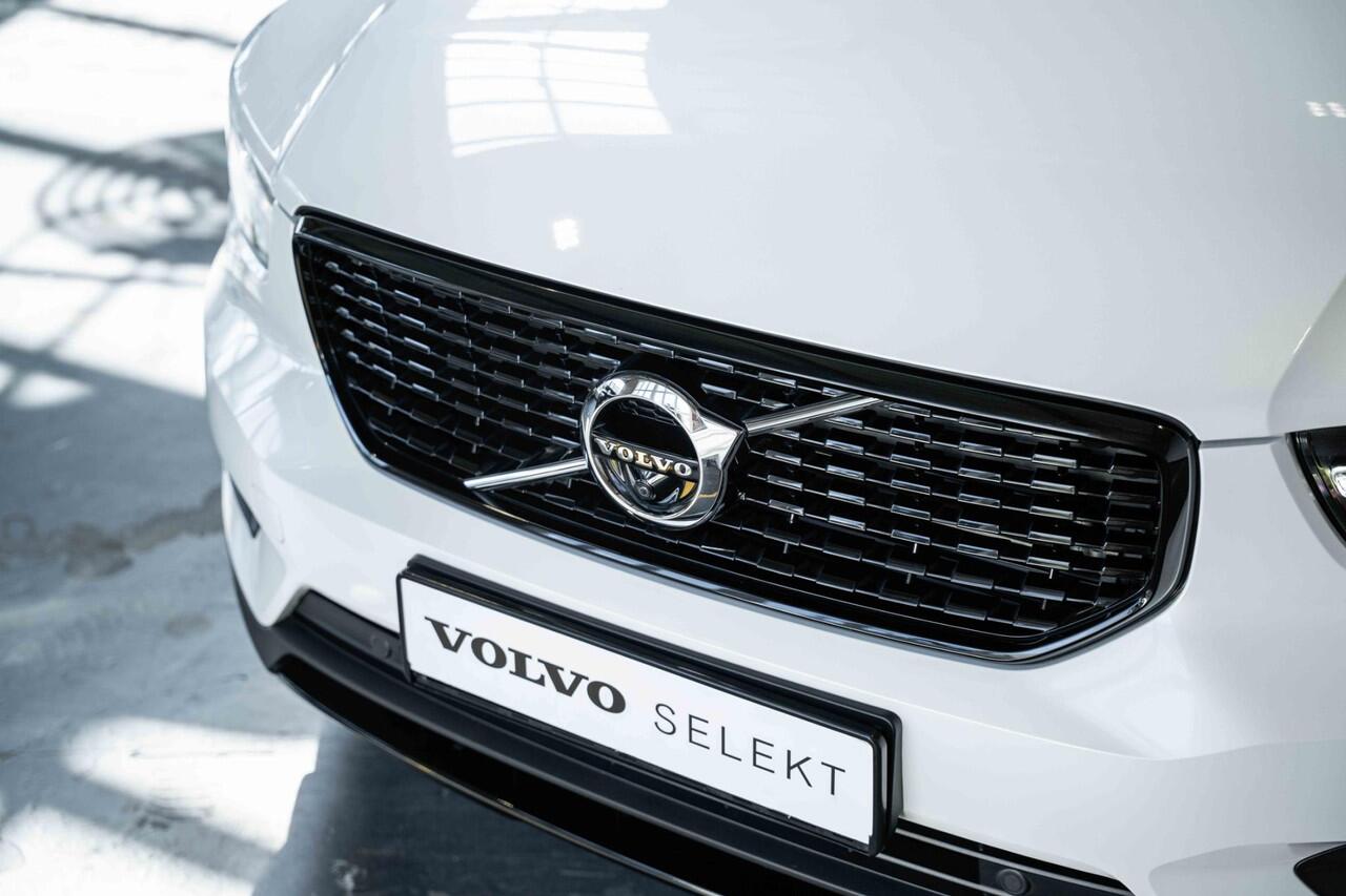 Volvo XC40 T5 Recharge R-Design | Panoramadak | 360° Parkeercamera | Parkeersensoren voor + achter | Harman kardon premium audio | Stoelverwarming | Electrische bedienbare voorstoel | LED koplampen | Navigatie |
