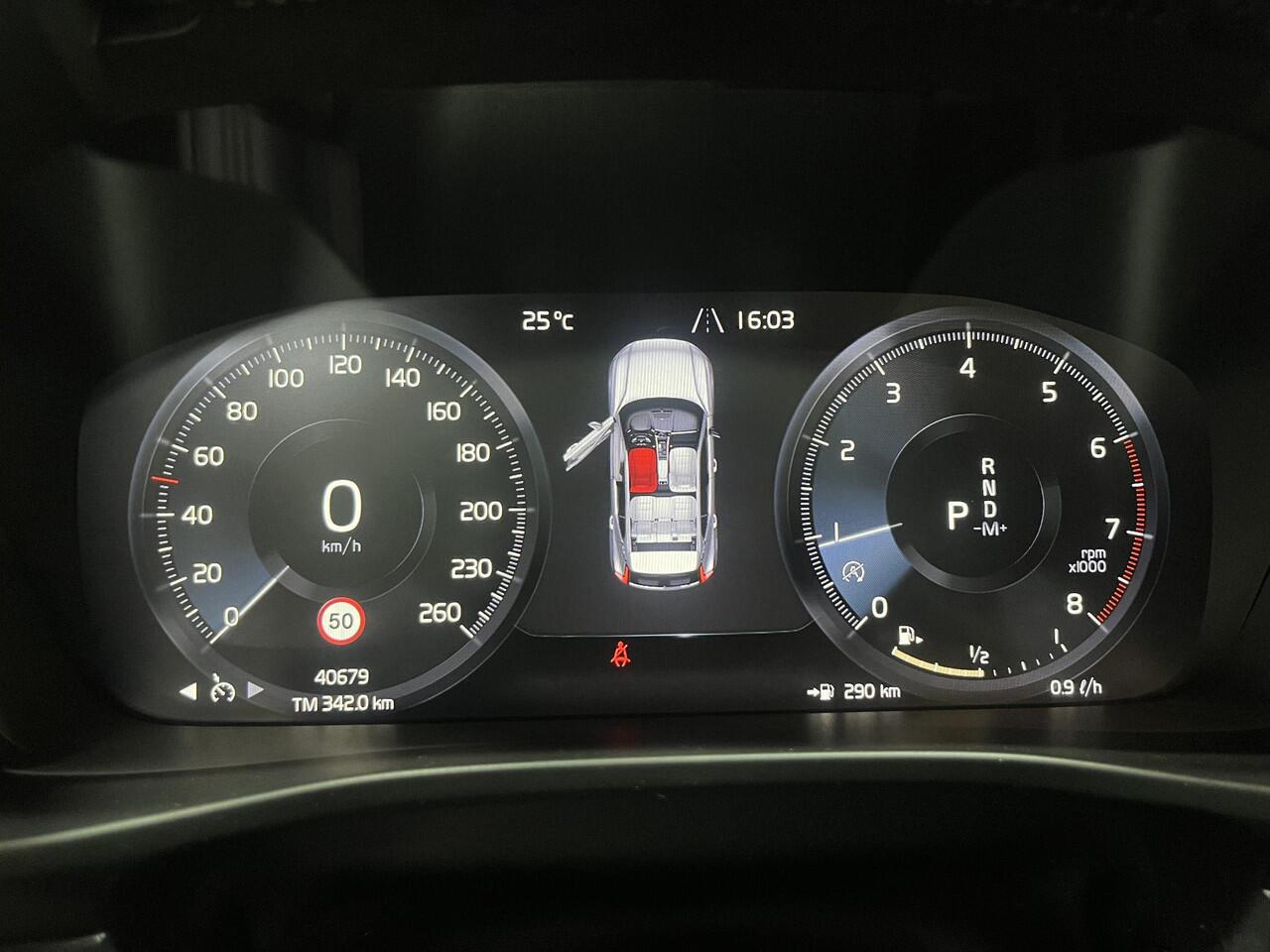 Volvo XC40 1.5 T2 Momentum | LED Koplampen | Parkeersensoren voor en achter | Camera | Navigatie | Dealer onderhouden |