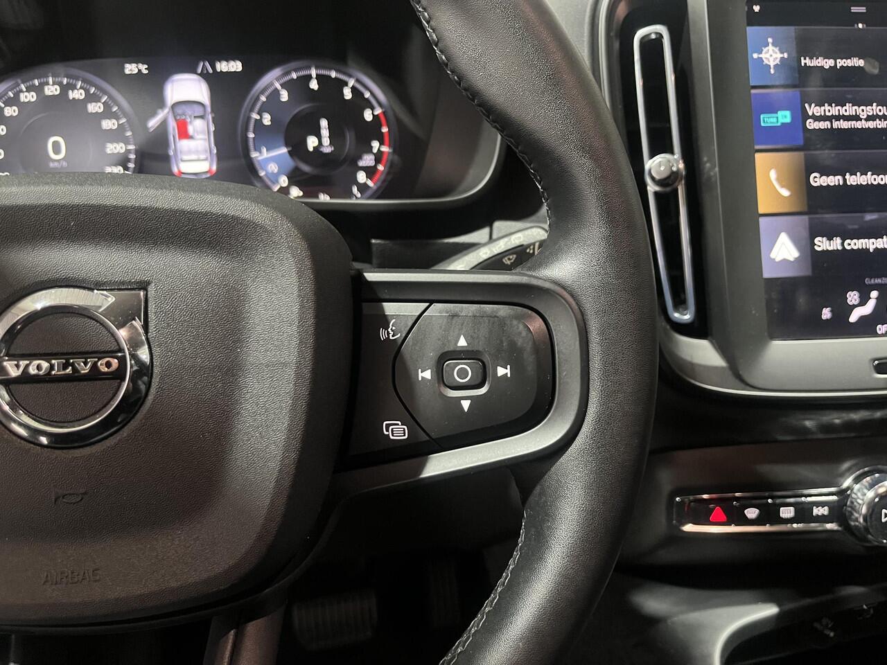 Volvo XC40 1.5 T2 Momentum | LED Koplampen | Parkeersensoren voor en achter | Camera | Navigatie | Dealer onderhouden |