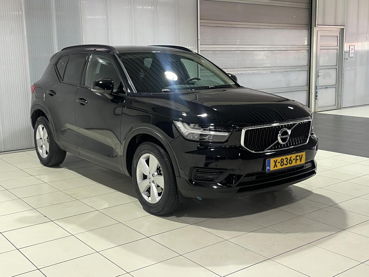 Volvo XC40 1.5 T2 Momentum | LED Koplampen | Parkeersensoren voor en achter | Camera | Navigatie | Dealer onderhouden |