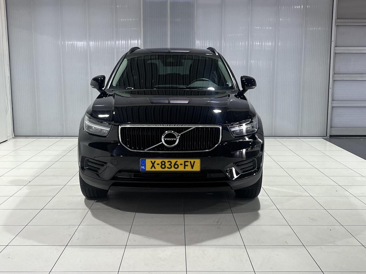 Volvo XC40 1.5 T2 Momentum | LED Koplampen | Parkeersensoren voor en achter | Camera | Navigatie | Dealer onderhouden |