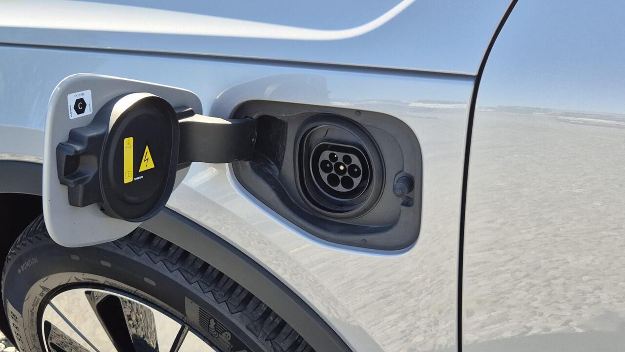 Volvo XC40 1.5 T4 PheV Plus Bright 360 Camera - Ligthing Pack - Telefoon lader - Winter Pack - Harman Kardon Sound - Nieuw Model