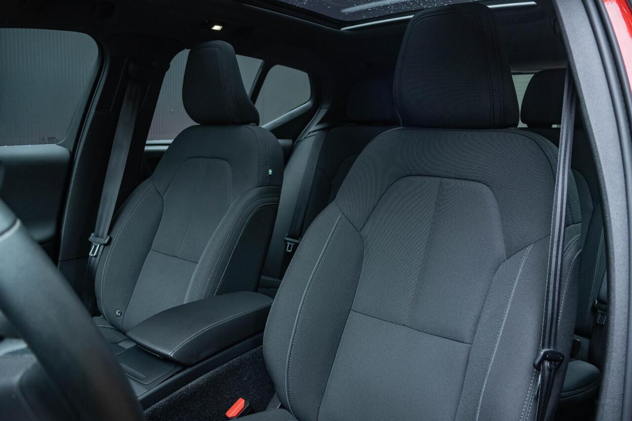 Volvo XC40 Recharge Pro | Trekhaak | 360 graden Camera | Panoramisch schuif-/kanteldak | All Season banden | Dodehoekbewaking | Apple Car Play | Elektrische achterklep | Elektrisch verstelbare bestuurdersstoel met memory |