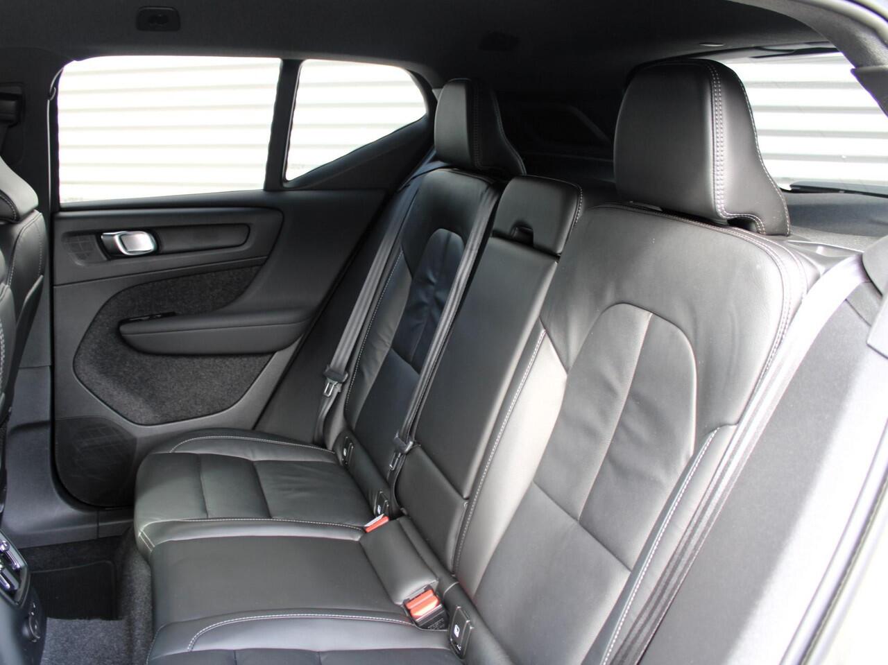 Volvo XC40 1.5 T4 Recharge R-Design Automaat / Leder interieur / Privacy Glass / LED koplampen