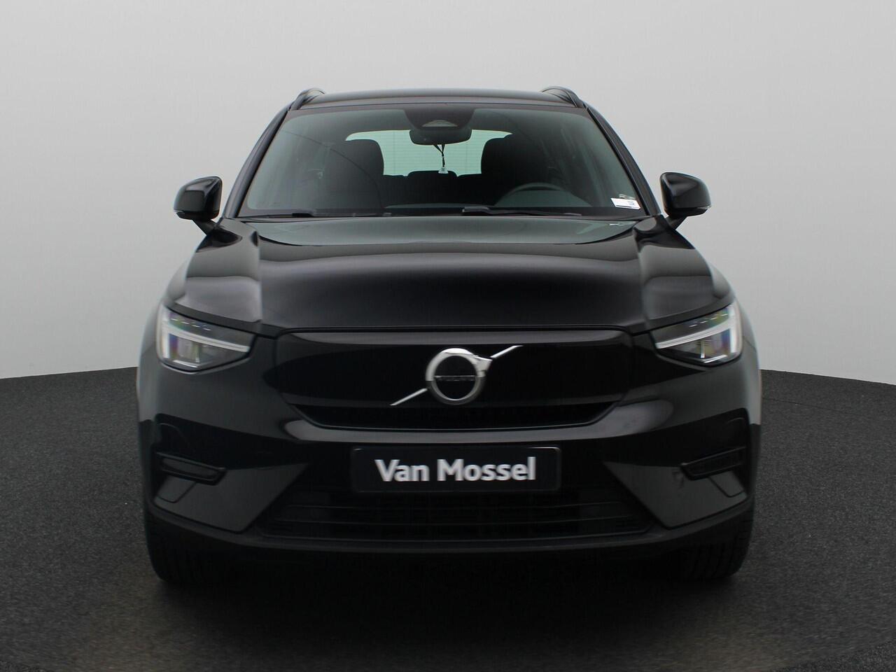 Volvo XC40 Recharge Core 232PK | Allseason-banden | Grootlicht-assistent | Achteruitrijcamera + parkeersensoren | Climate control | Apple CarPlay & Android Auto