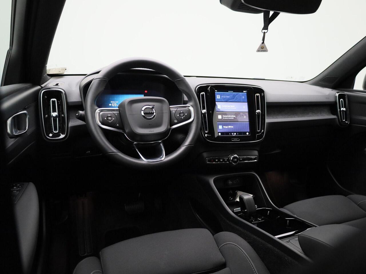 Volvo XC40 Recharge Core 232PK | Allseason-banden | Grootlicht-assistent | Achteruitrijcamera + parkeersensoren | Climate control | Apple CarPlay & Android Auto