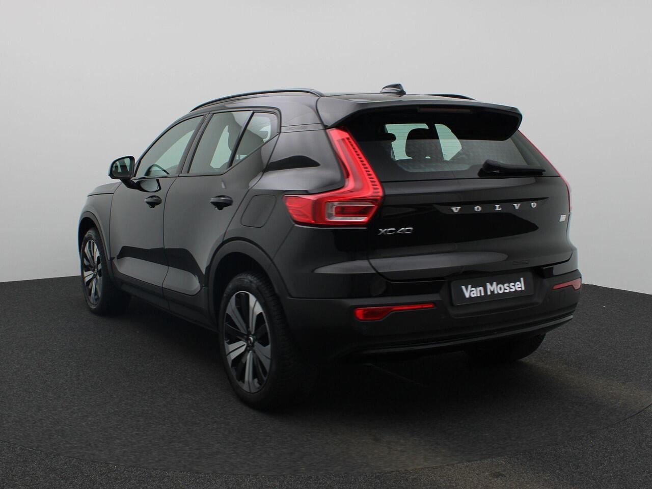 Volvo XC40 Recharge Core 232PK | Allseason-banden | Grootlicht-assistent | Achteruitrijcamera + parkeersensoren | Climate control | Apple CarPlay & Android Auto