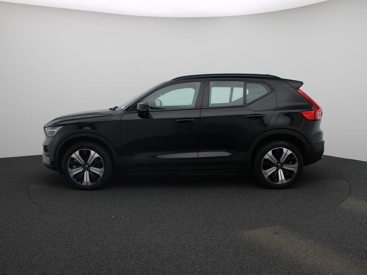 Volvo XC40 Recharge Core 232PK | Allseason-banden | Grootlicht-assistent | Achteruitrijcamera + parkeersensoren | Climate control | Apple CarPlay & Android Auto