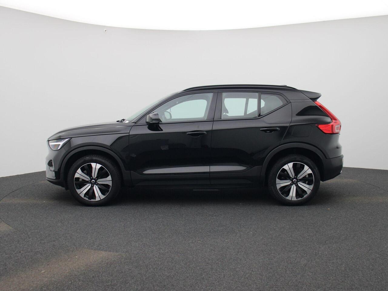 Volvo XC40 Recharge Core 232PK | Navigatie | Allseason-banden | Grootlicht-assistent | Achteruitrijcamera + parkeersensoren | Climate control | Apple CarPlay & Android Auto