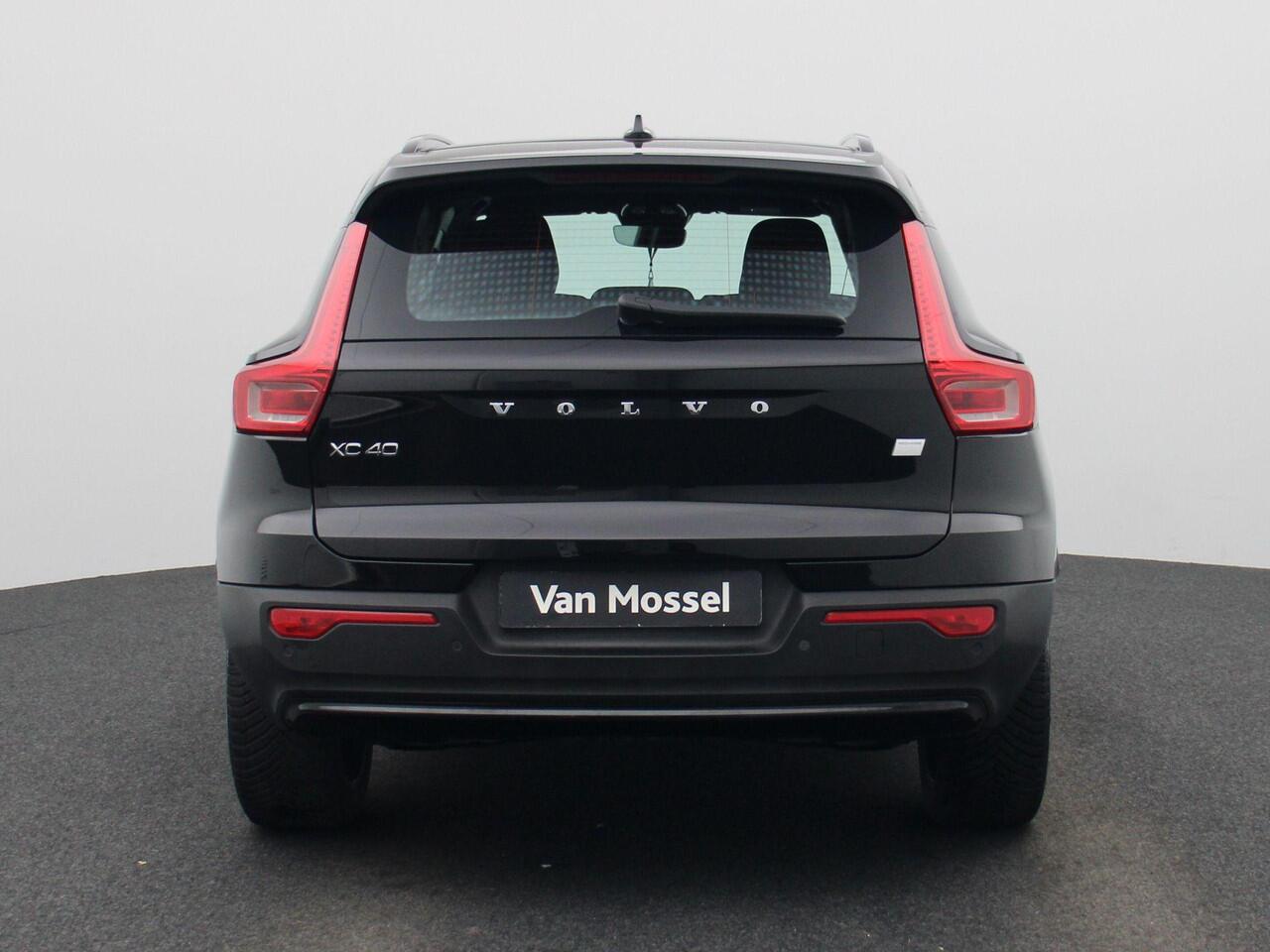 Volvo XC40 Recharge Core 232PK | Navigatie | Allseason-banden | Grootlicht-assistent | Achteruitrijcamera + parkeersensoren | Climate control | Apple CarPlay & Android Auto
