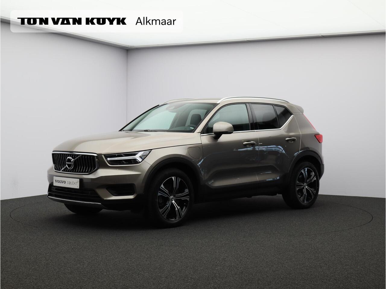 Volvo XC40 T4 Recharge Inscription / Trekhaak / Adapt. cruise / Stoel+stuurwielverwarming / Privacy glass