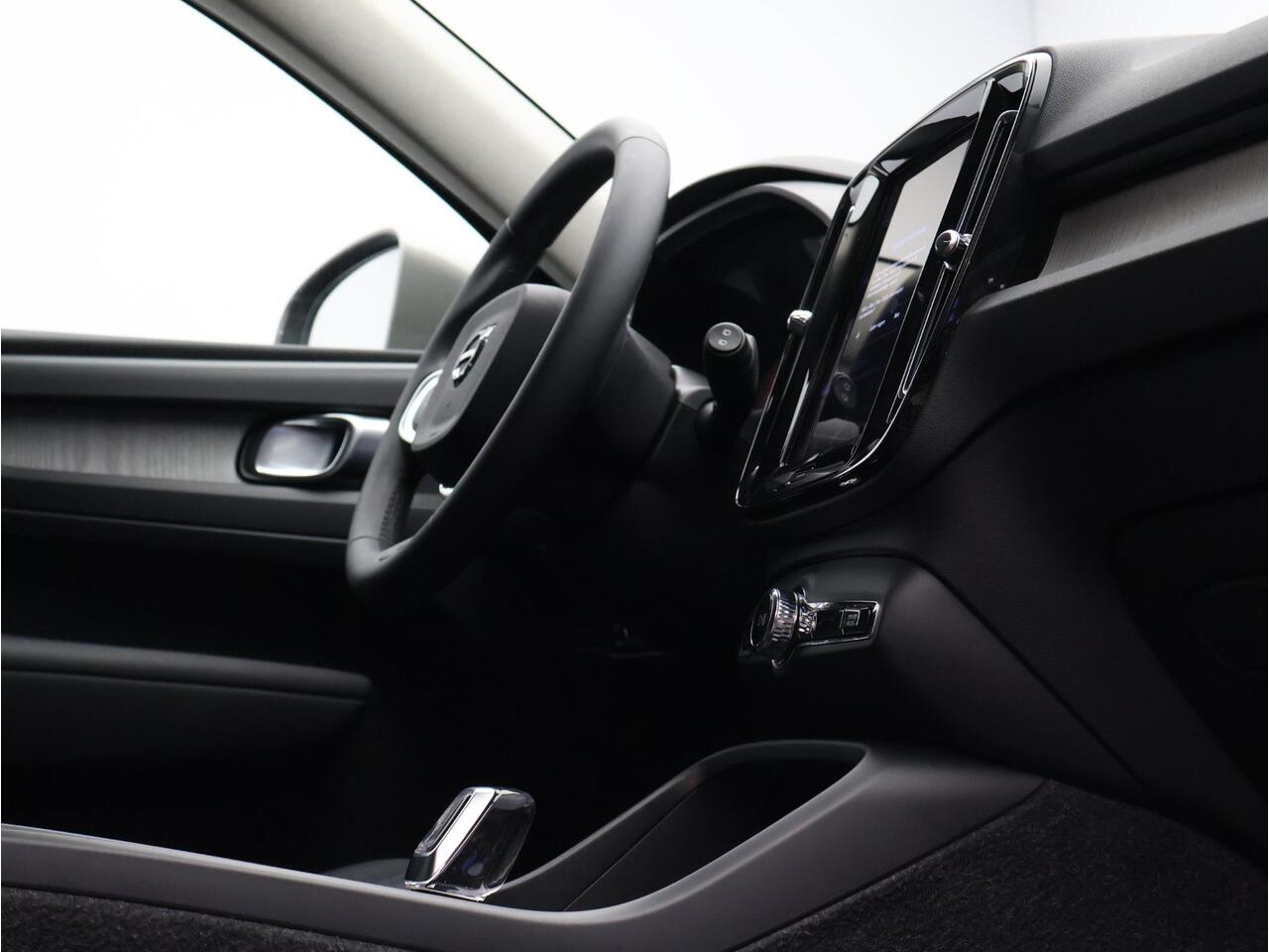 Volvo XC40 T4 Recharge Inscription / Trekhaak / Adapt. cruise / Stoel+stuurwielverwarming / Privacy glass