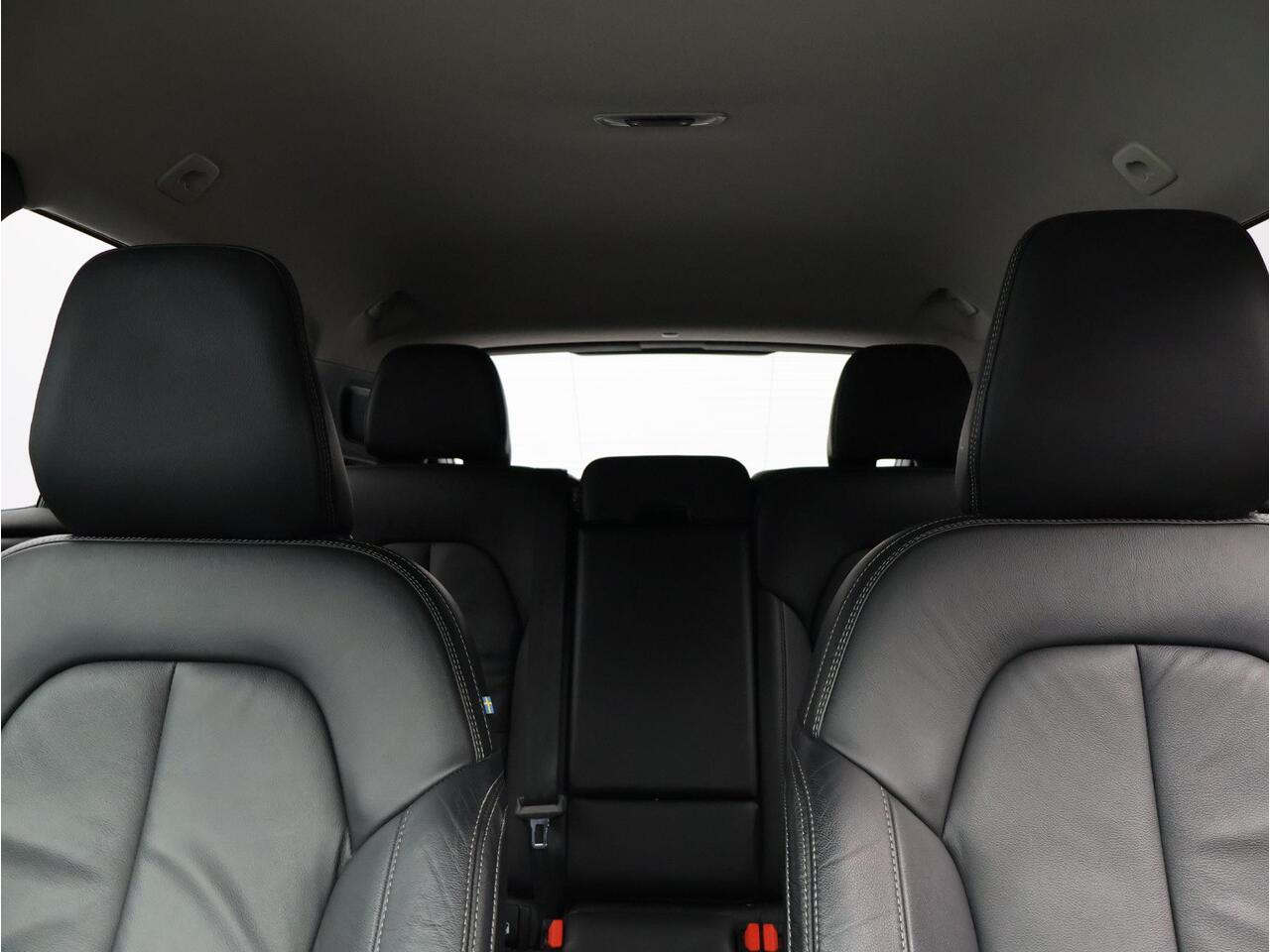 Volvo XC40 T4 Recharge Inscription / Trekhaak / Adapt. cruise / Stoel+stuurwielverwarming / Privacy glass