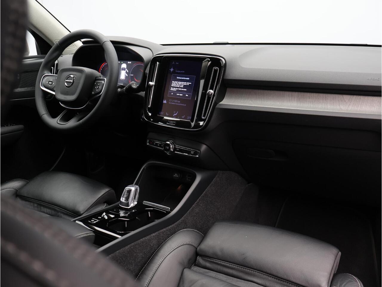 Volvo XC40 T4 Recharge Inscription / Trekhaak / Adapt. cruise / Stoel+stuurwielverwarming / Privacy glass