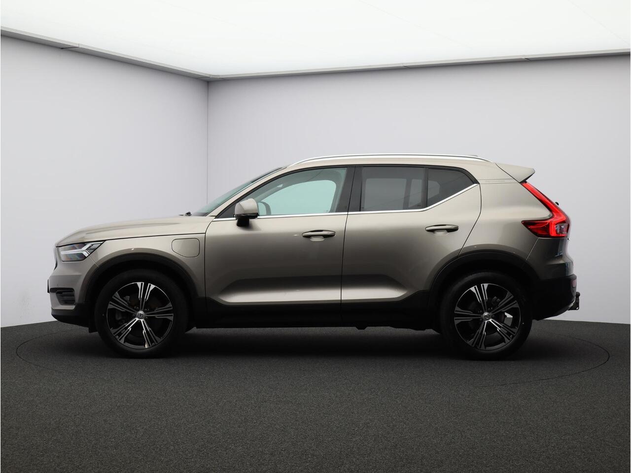 Volvo XC40 T4 Recharge Inscription / Trekhaak / Adapt. cruise / Stoel+stuurwielverwarming / Privacy glass
