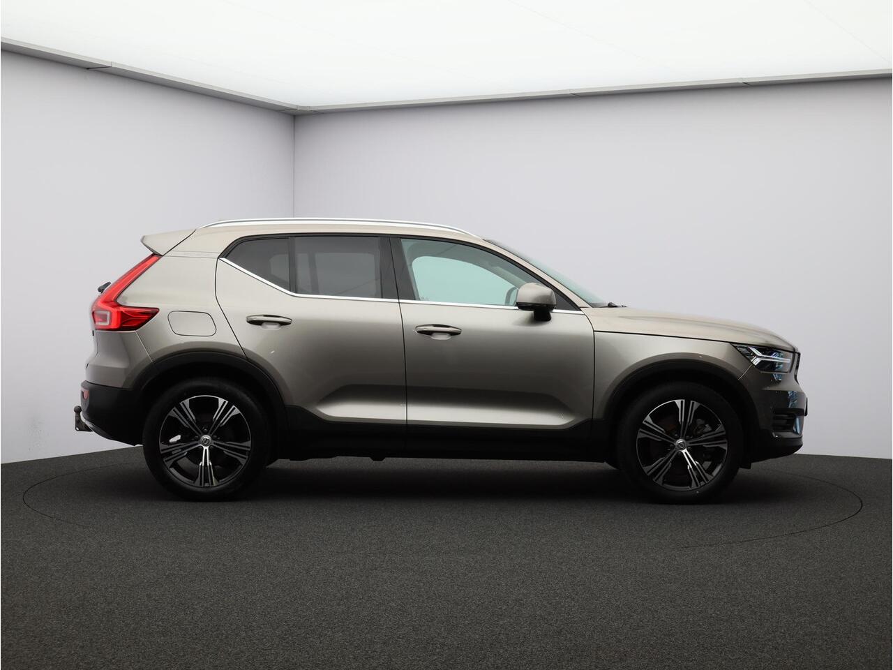 Volvo XC40 T4 Recharge Inscription / Trekhaak / Adapt. cruise / Stoel+stuurwielverwarming / Privacy glass