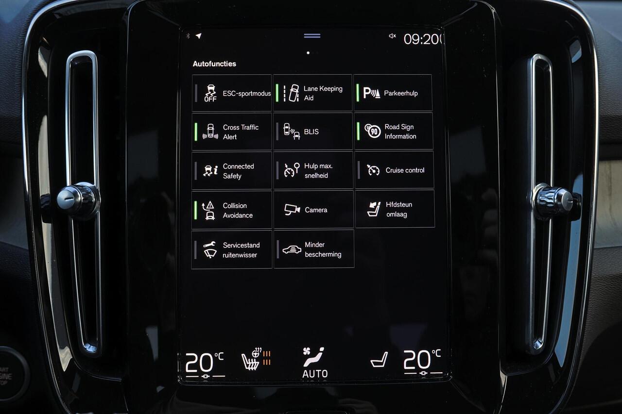 Volvo XC40 B4 211pk Inscription - Intellisafe Assist/Surround - Lederen bekleding - Verwarmbare voorstoelen - Verwarmbaar stuurwiel - Elektrisch bedienbare voorstoelen - 360 graden camera - Elektrisch bedienbare achterklep - Noodreservewiel