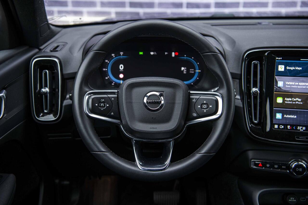 Volvo XC40 Recharge Plus 70 kWh | Adaptive Cruise Control | Dodehoek Detectie | Stoel en Stuurverwarming | 20" | Nubuck Bekleding |