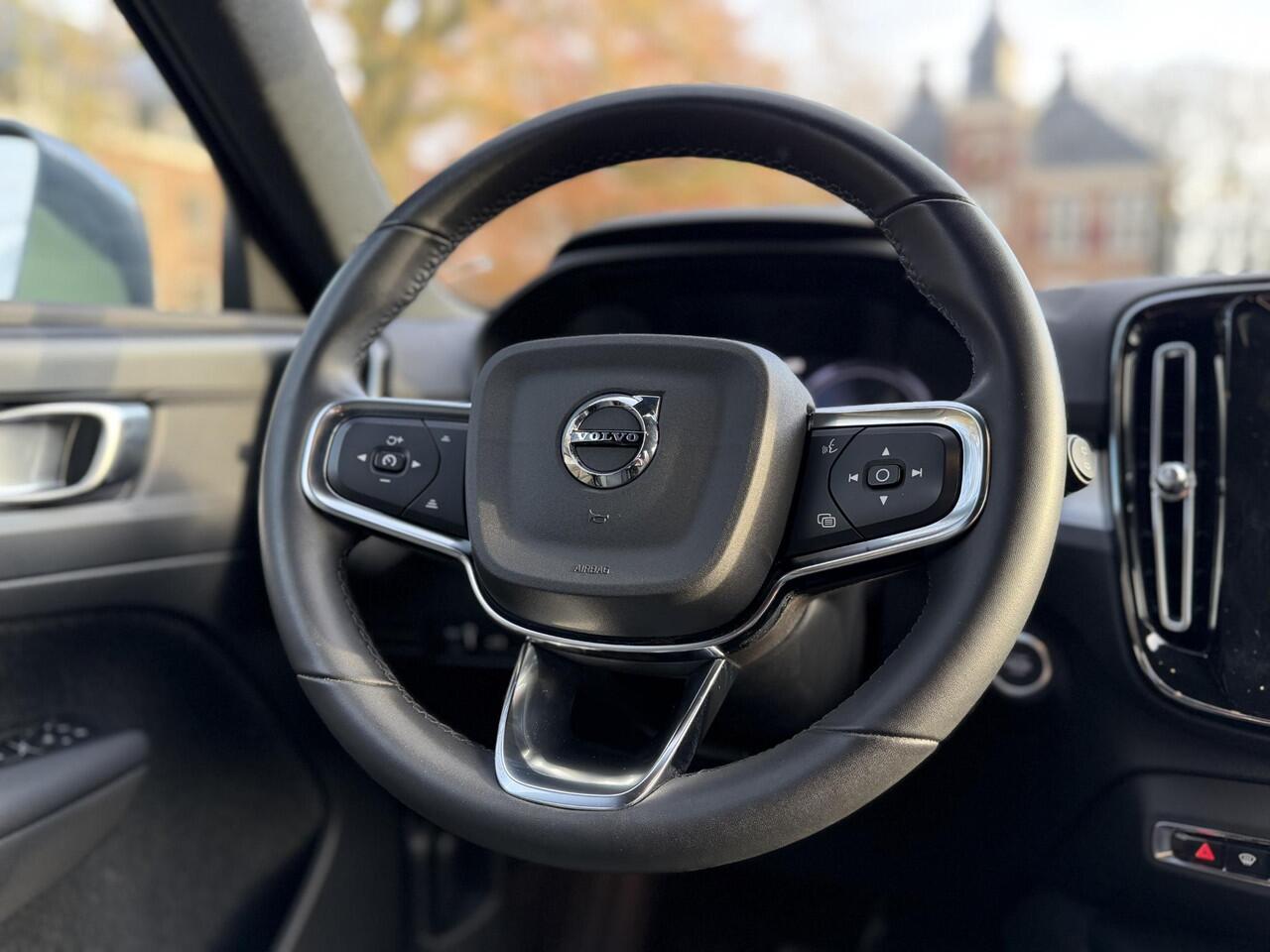 Volvo XC40 T4 Plug-In Hybrid Inscription | Trekhaak | Camera | LED | Cruise | Clima |