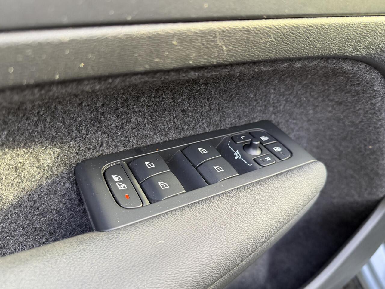 Volvo XC40 T4 Plug-In Hybrid Inscription | Trekhaak | Camera | LED | Cruise | Clima |