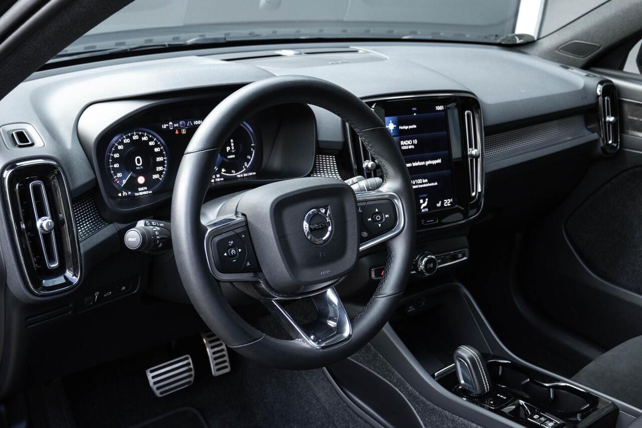 Volvo XC40 T5 Recharge R-Design | Panoramisch schuif-/kanteldak | Elektrisch verstelbare voorstoelen | 360 graden Camera | All Season banden | Harman Kardon Premium audio| Apple Carplay |