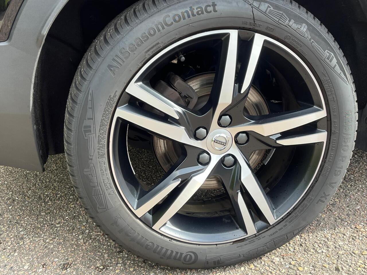 Volvo XC40 T5 Recharge Plus Dark | Harman/Kardon | 360 camera | Stoel & Stuur Verwarming |