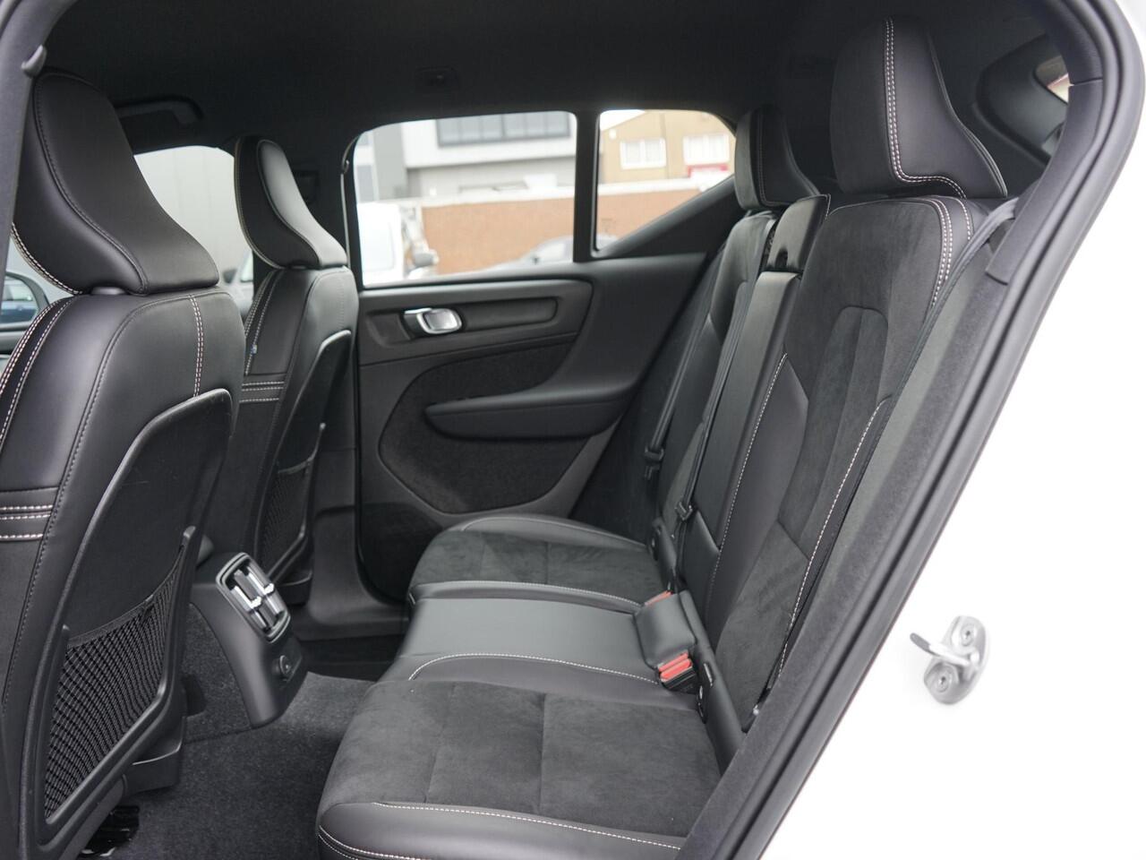 Volvo XC40 1.5 T4 Recharge R-Design Dealeronderh. / Achteruitrijcamera / Elektr. voorstoelen / PDC voor en achter / Draadloos laden / Verwarmde voorruit