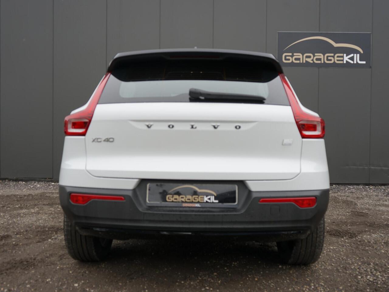 Volvo XC40 1.5 T4 Recharge R-Design Dealeronderh. / Achteruitrijcamera / Elektr. voorstoelen / PDC voor en achter / Draadloos laden / Verwarmde voorruit