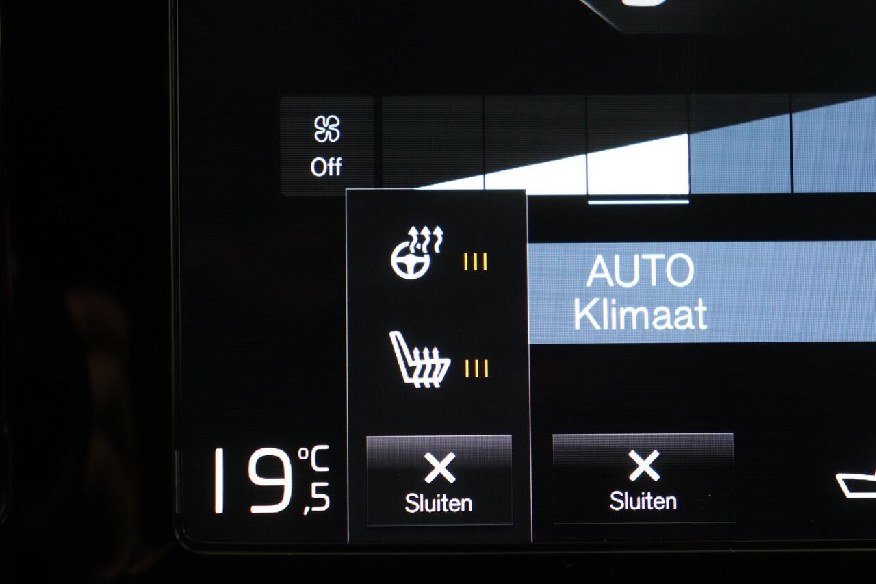 Volvo XC40 T4 Plug-in hybrid Plus Dark | Trekhaak | harman/kardon | Stoel+Stuurverwarming | Camera | Keyless