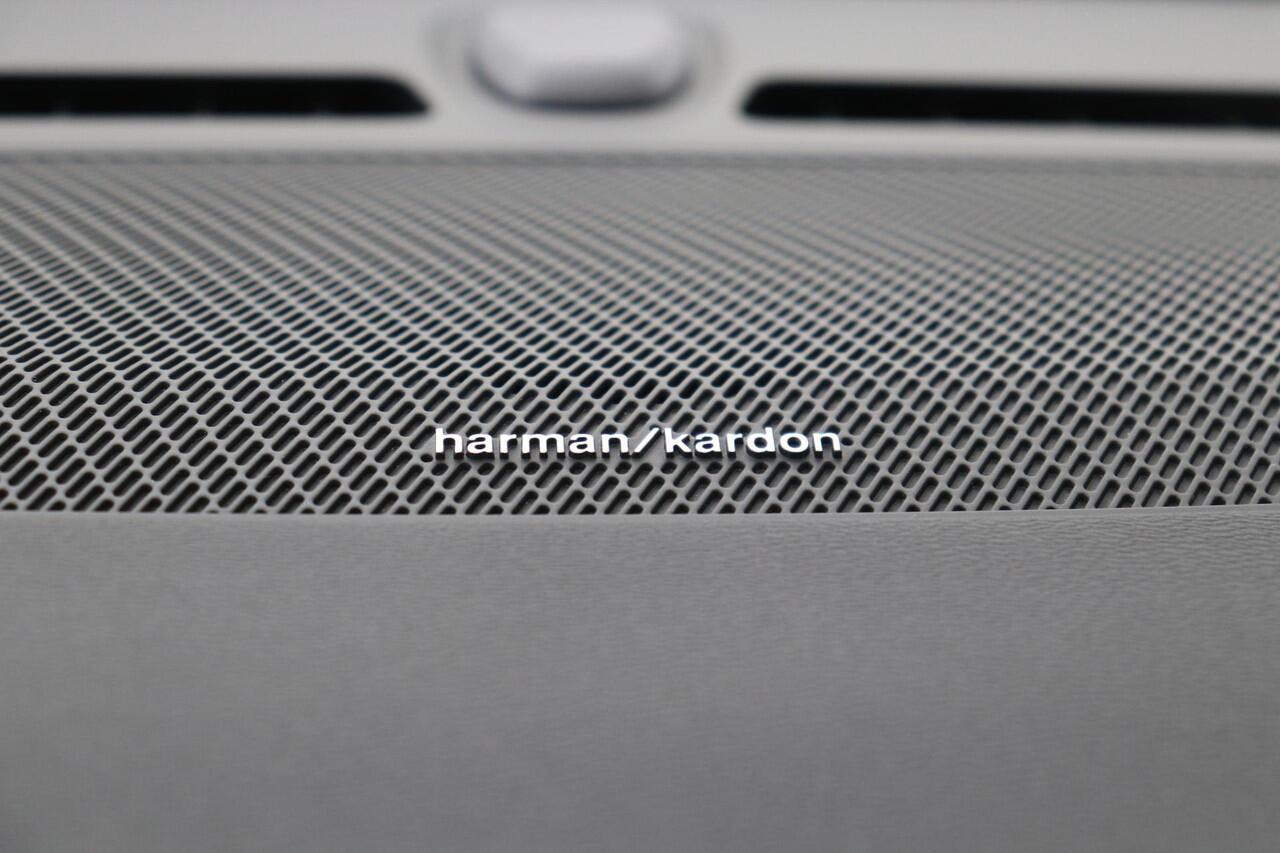 Volvo XC40 T4 Plug-in hybrid Plus Dark | Trekhaak | harman/kardon | Stoel+Stuurverwarming | Camera | Keyless