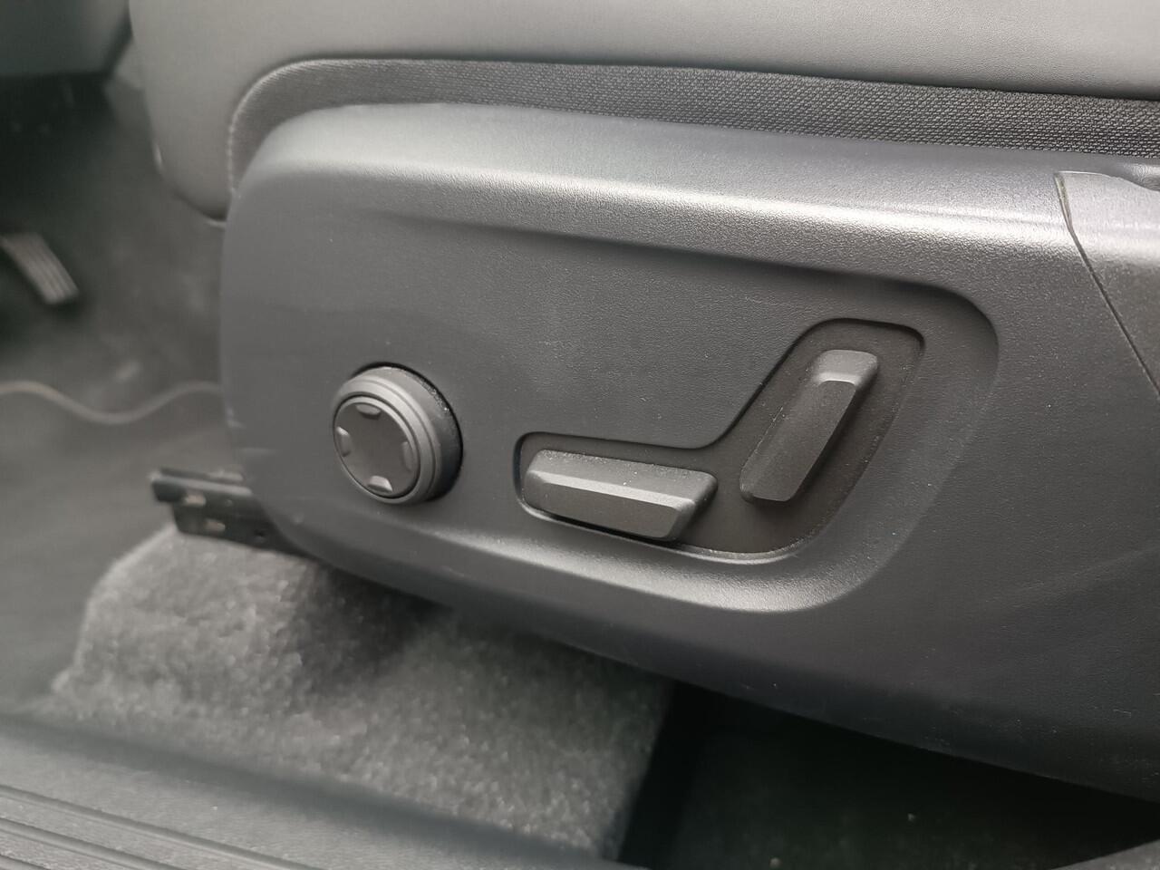 Volvo XC40 1.5 T4 Plug-in hybrid Ultimate Dark, trekhaak, H&K