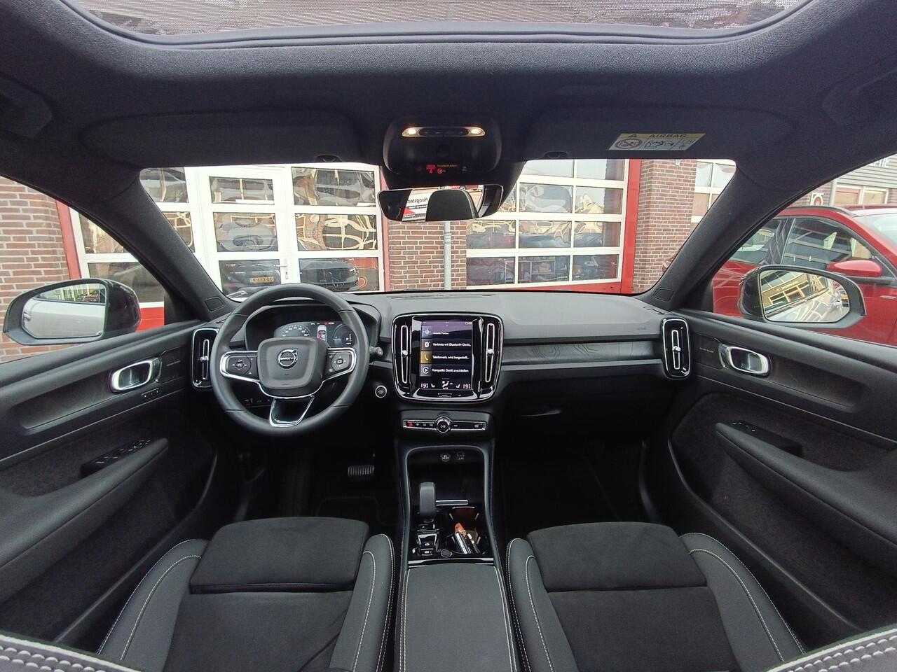 Volvo XC40 1.5 T4 Plug-in hybrid Ultimate Dark, trekhaak, H&K