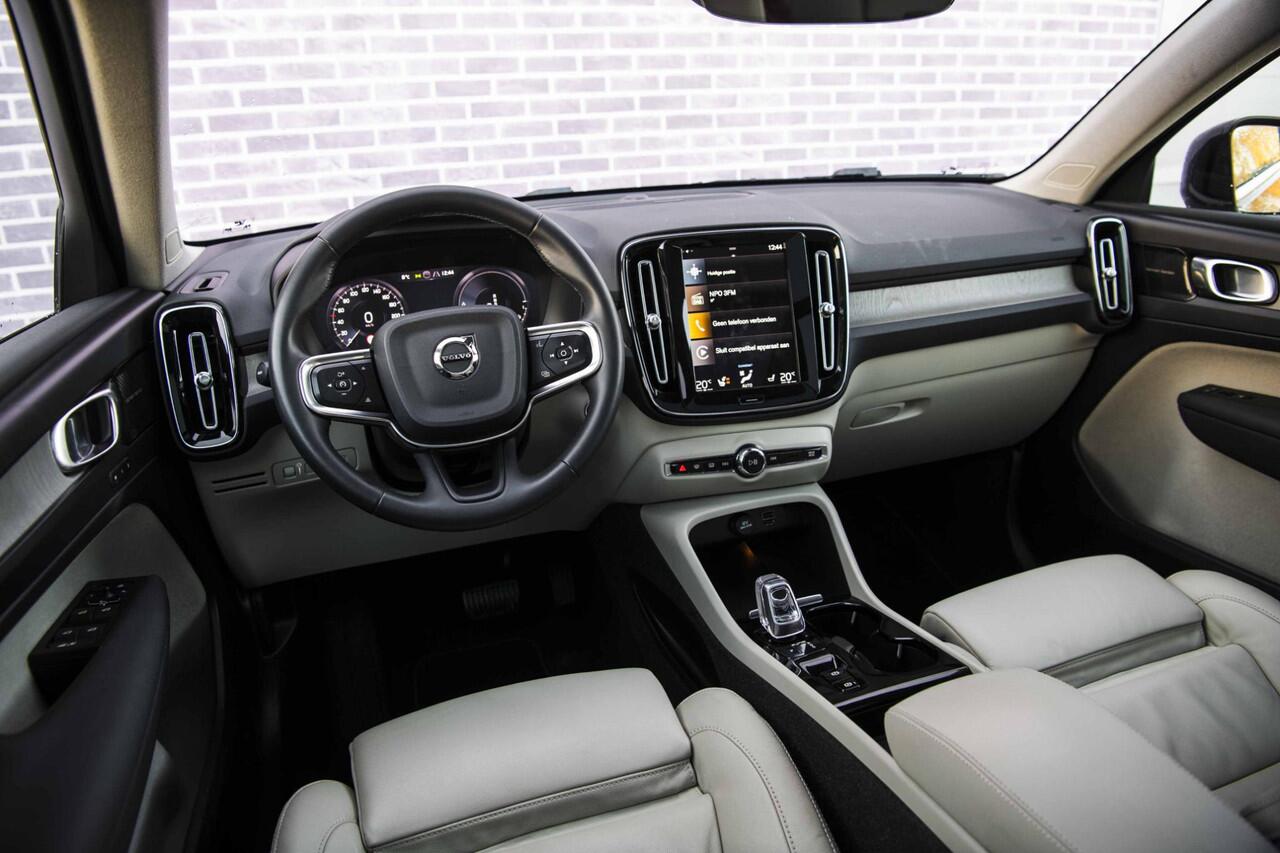Volvo XC40 1.5 T5 Recharge Inscription | Panoramadak | Harman & Kardon | 360° camera | Stoel/stuurverwarming| Elektrisch verstelbare voorstoelen |